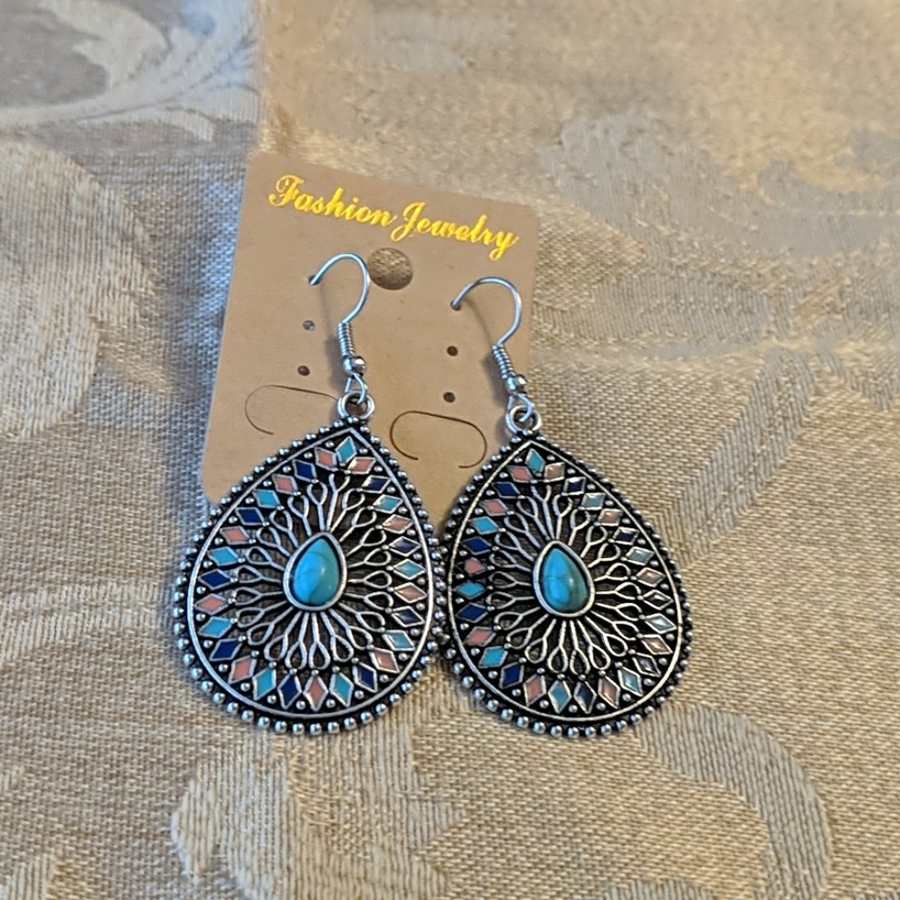 NEW Fashion Jewelry Pierced Earrings